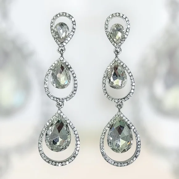 Triple Teardrop Clear Crystal And Rhinestone Dangle Earrings New - Picture 3 of 3